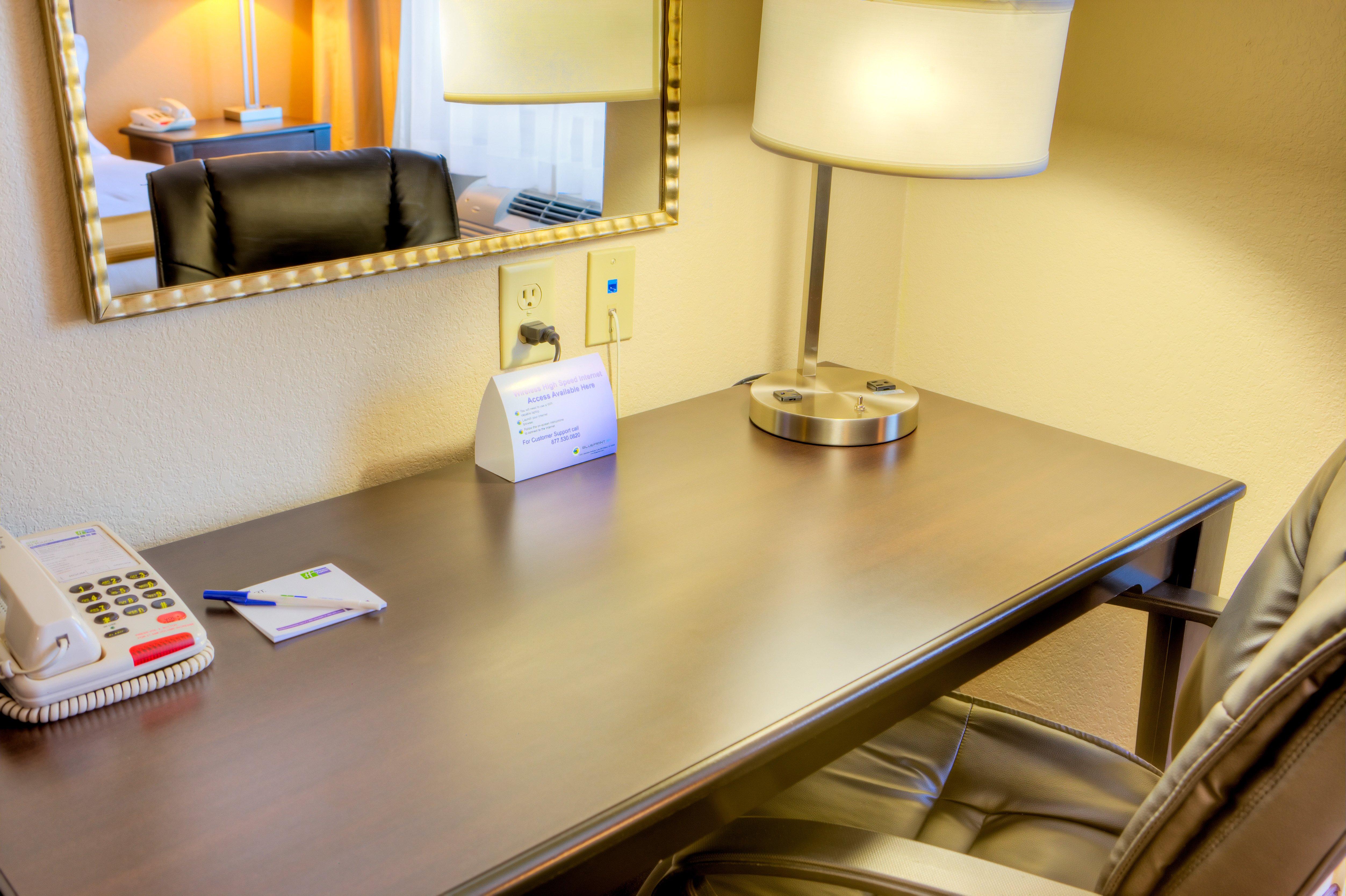 Holiday Inn Express And Suites Granbury By Ihg Exteriör bild