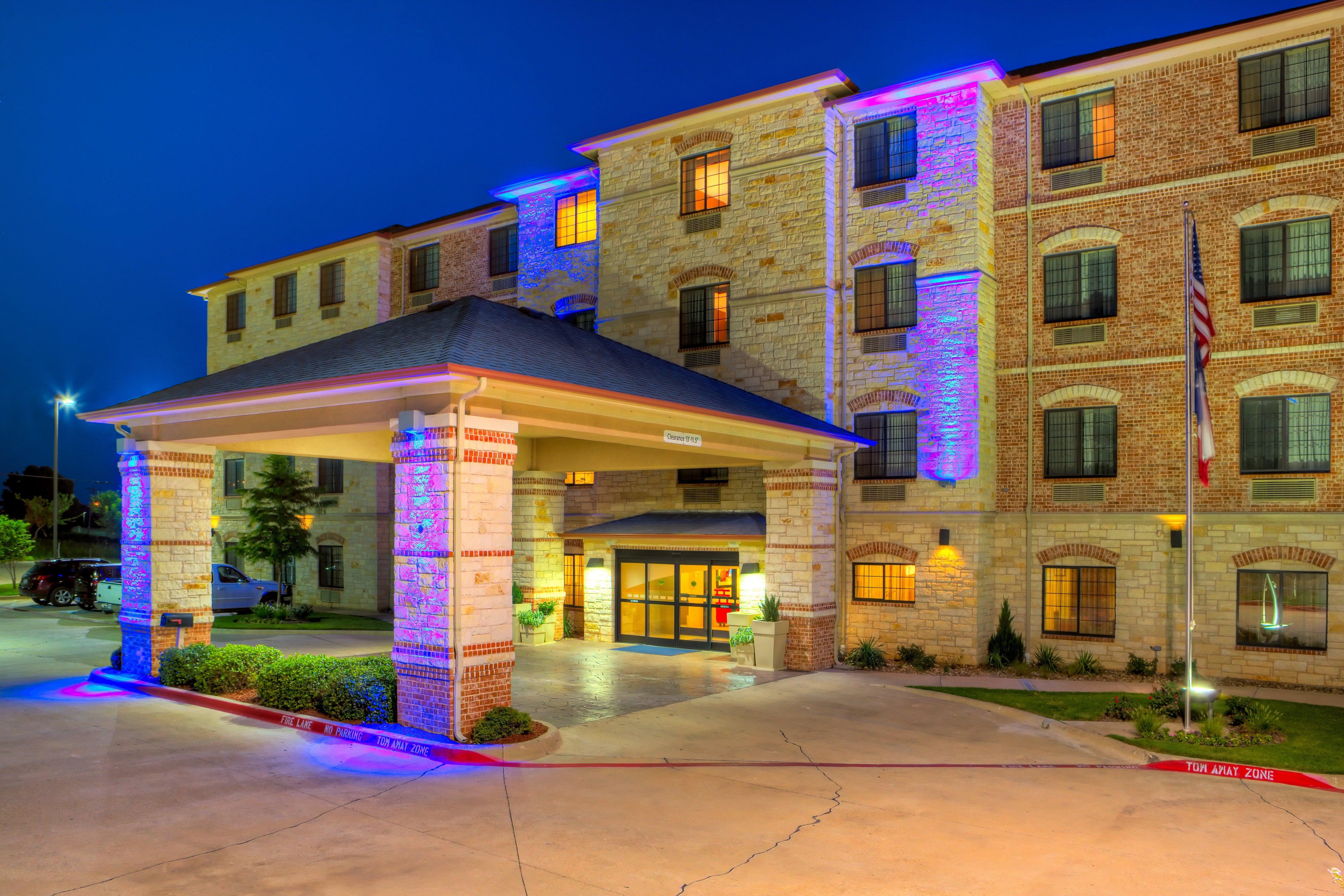 Holiday Inn Express And Suites Granbury By Ihg Exteriör bild