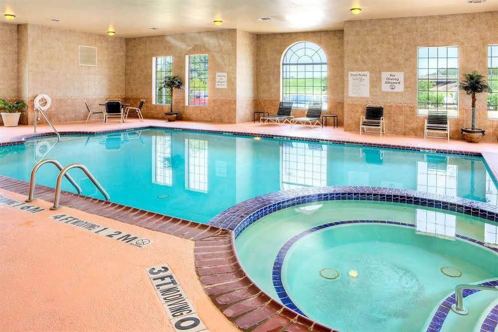 Holiday Inn Express And Suites Granbury By Ihg Exteriör bild
